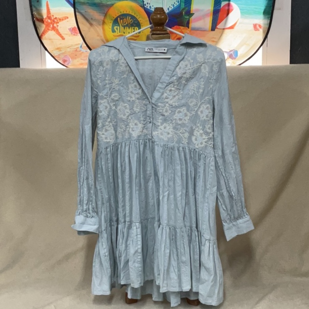 EUC Woman’s long sleeve Zara button down dress